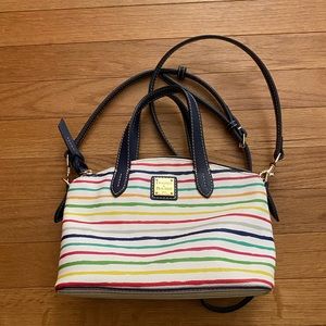 Dooney & Bourke purse - like new